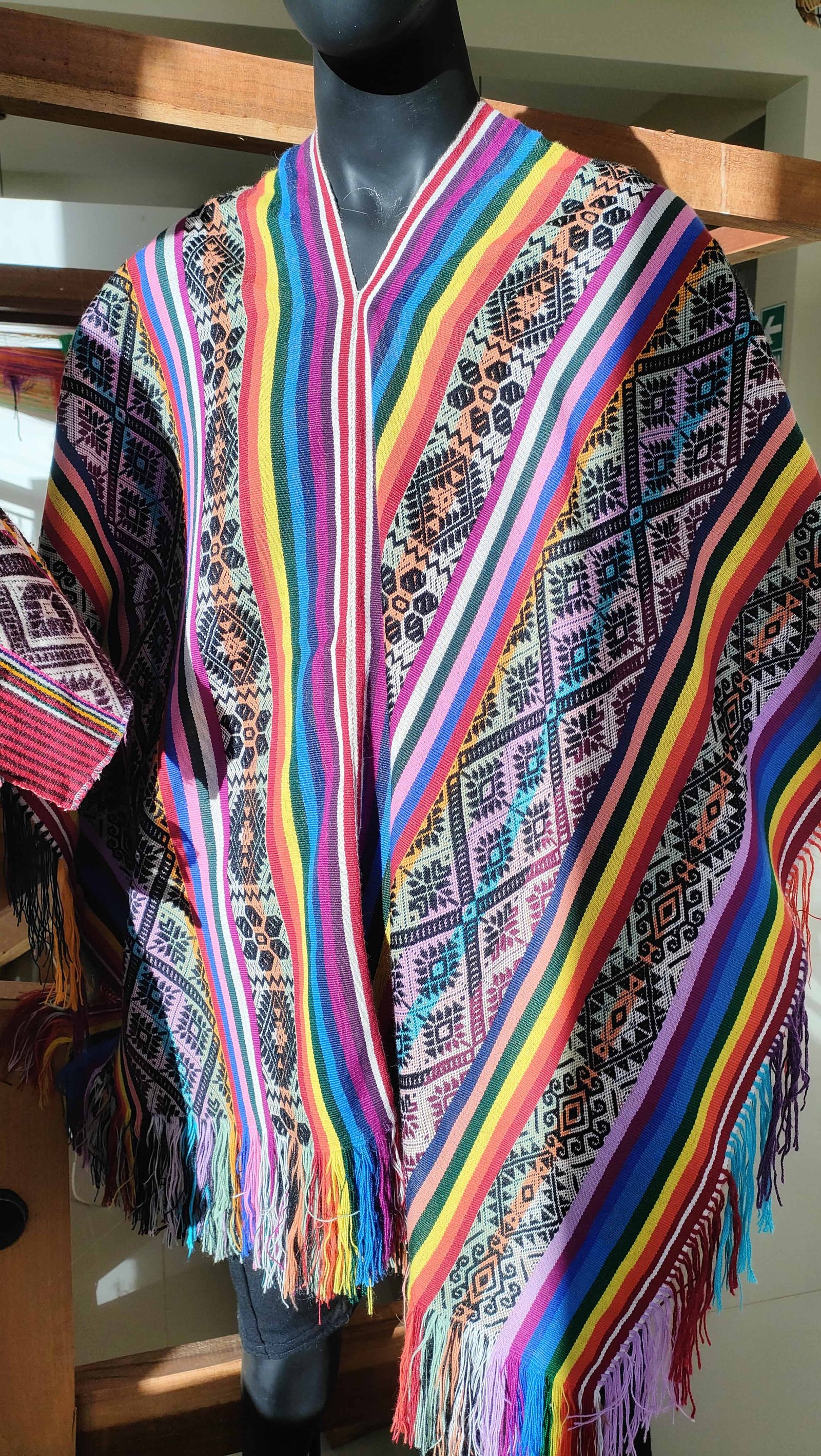 Poncho textile traditionnel